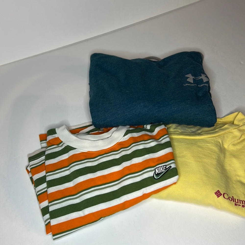 3 men’s medium T-shirts Columbia under armor Nike great condition!